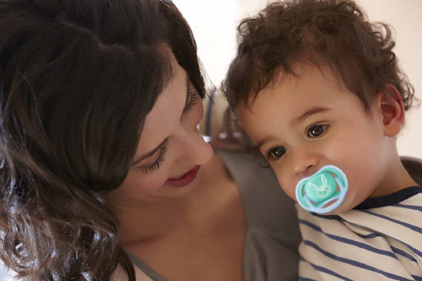 پستانک برای نوزاد