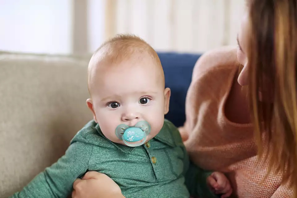 پستانک التراسافت ۶ تا ۱۸ ماه فیلیپس اونت مدل طرحدار