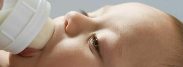 شیشه شیر دادن به نوزاد