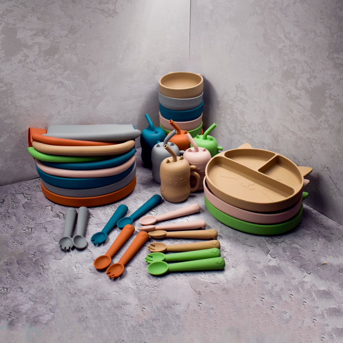 ست ظروف سیلیکونی کودک ۶ تکه مدل پیشی AST860 1 ست ظروف غذاس سیلیکونی پیشی اونت استور