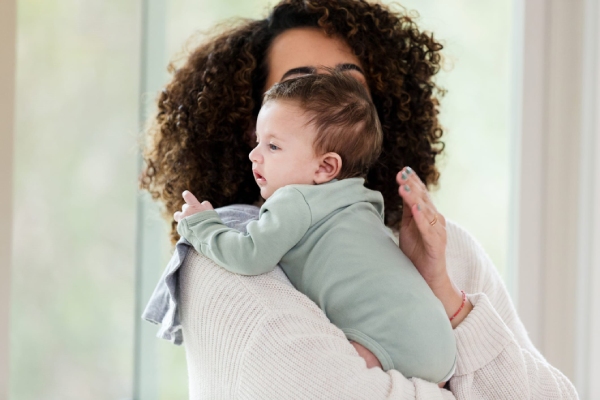 نحوه آروغ گرفتن کودک 3 روش های آروغ گرفتن نوزاد