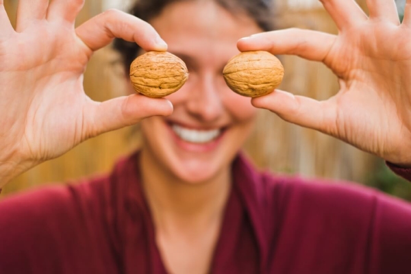 گردو برای افزایش شیر مادر 2 گردو برای زیاد شدن شیر مادر