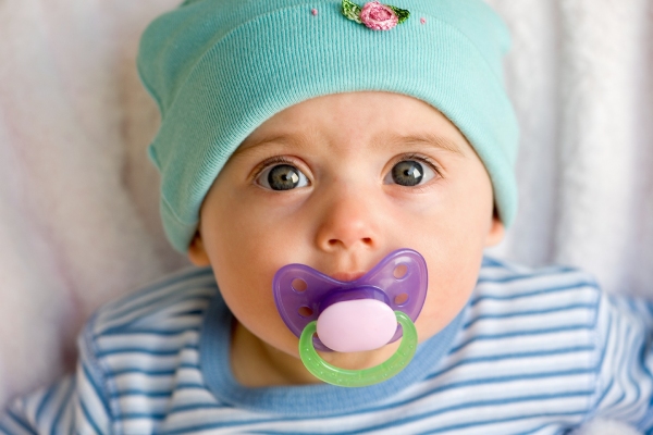 فرق پستانک ارتودنسی با معمولی 2 تفاوت پستانک ارتودنسی با معمولی