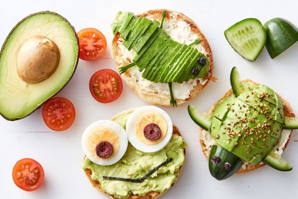 مهمترین نکات دادن آواکادو به نوزادان 3 خاصیت آووکادو برای نوزاد