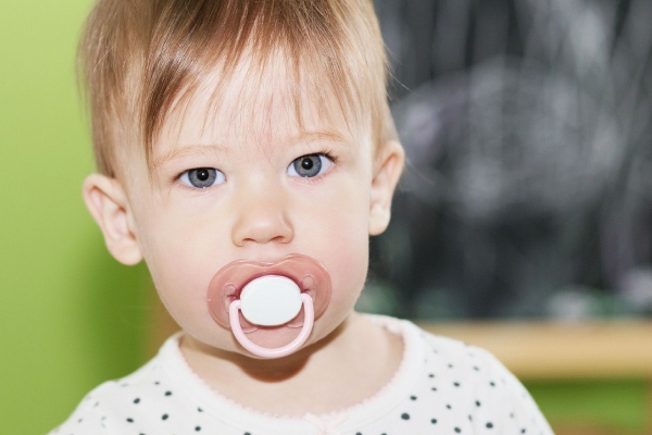 وابستگی کودک به پستانک