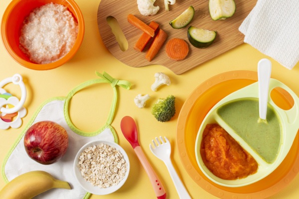 همه چیز درباره غذای کمکی نوزاد 4 غذای کمکی نوزادان