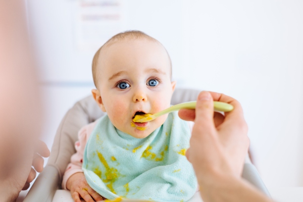 همه چیز درباره غذای کمکی نوزاد 5 غذای کمکی کودکان