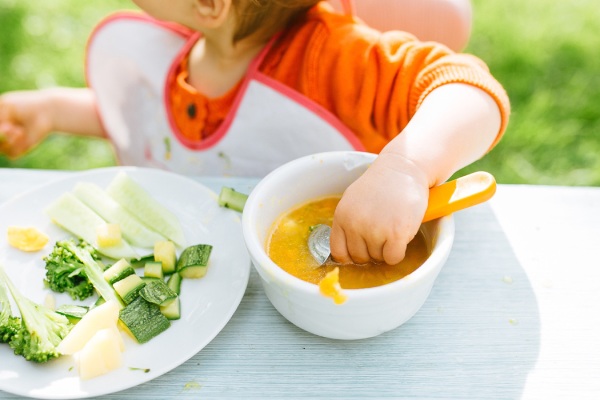 همه چیز درباره غذای کمکی نوزاد 6 غذای کمکی برای نوزاد