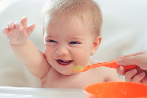 تا چند ماهگی باید غذای کودک را میکس کرد؟ 2 غذای میکس برای نوزاد