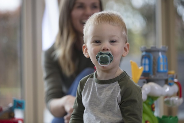 بهترین زمان گرفتن پستانک از کودک