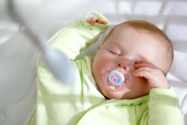 پستانک چه فایدهای دارد؟ 2 فواید پستونک