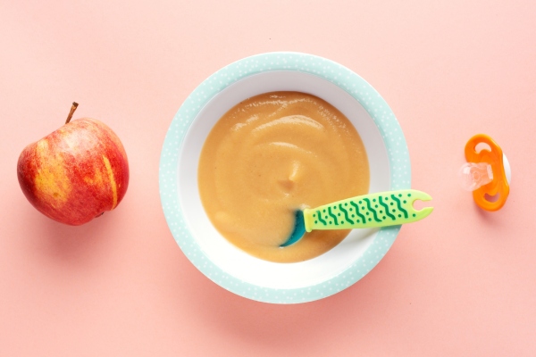 پوره سیب برای نوزاد