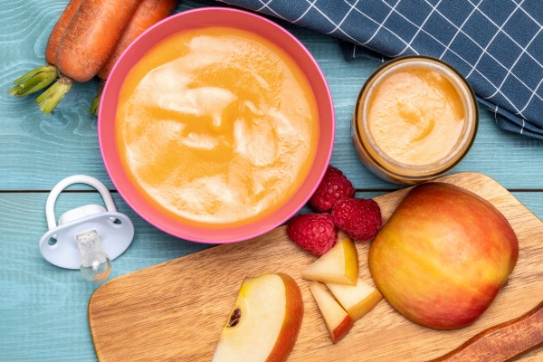 طرز تهیه پوره سیب برای نوزاد 3 پوره سیب برای نوزادان