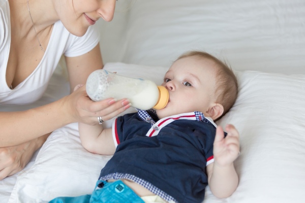 میزان شیر مورد نیاز نوزاد 2 حجم شیر مورد نیاز نوزاد