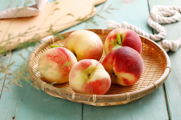 آیا هلو برای نوزاد مفید است؟ 4 خاصیت هلو برای کودکان