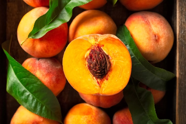 آیا هلو حساسیت زاست؟ 2 آلرژی نوزاد به هلو