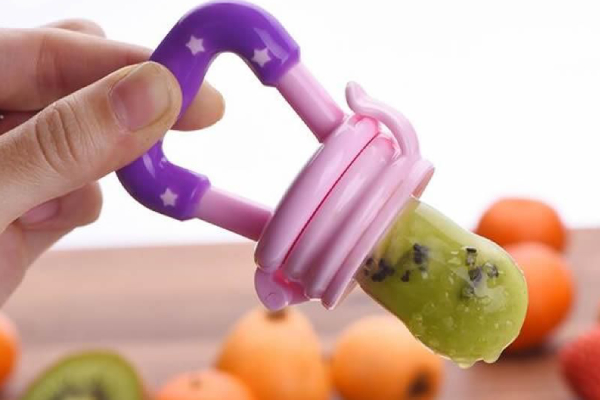 طریقه استفاده از پستانک میوه خوری