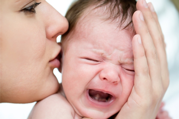 دلیل گریه نوزاد