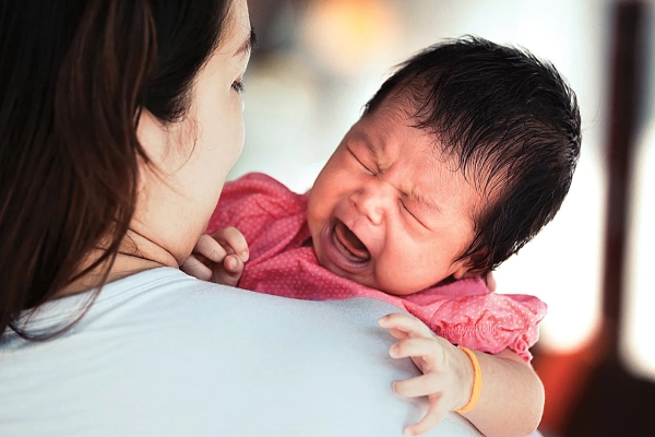  دلایل مختلف گریه نوزاد