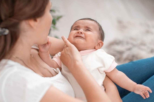 علت گریه شدید نوزاد 