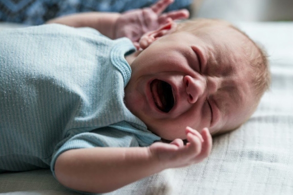علت گریه فراوان نوزادان