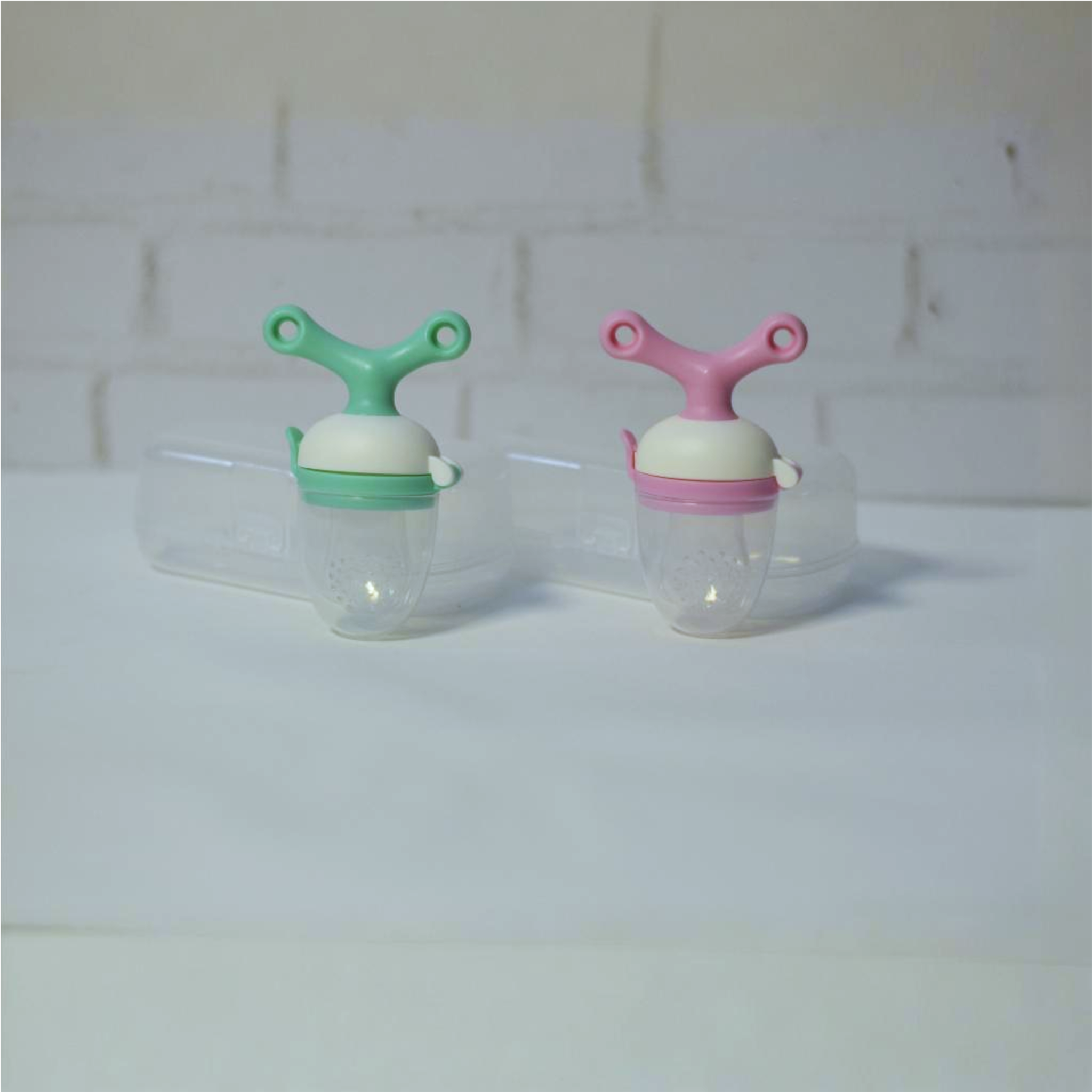 pikaso_edit(8) پستانک میوهخوری با عملکرد چرخان مدل ASE051