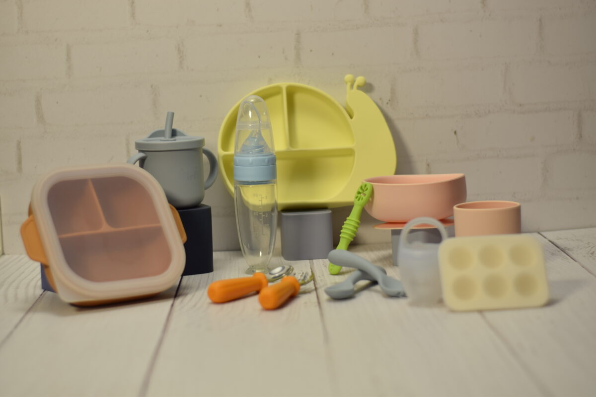 ست ظروف غذای سیلیکونی کودک ۵ تکه Friday مدل ASE841 1 ظروف غذای سیلیکونی کودک